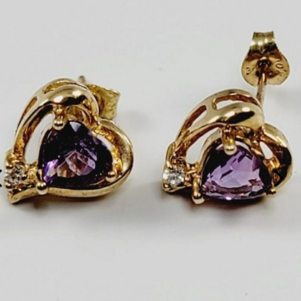 10K Gold Heart Shape Amethyst Stud Earrings